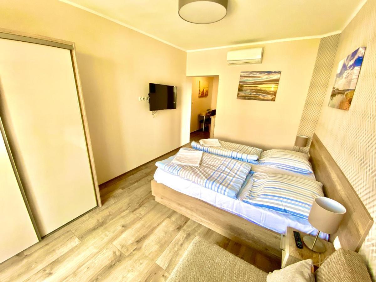 Unio Vendeghaz 1 Apartment Siofok Bagian luar foto